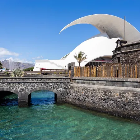 Home2book Pleasant & Design Cruz Center